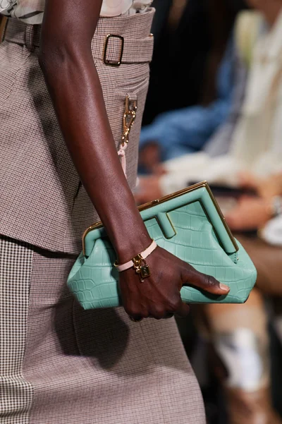 Look 37